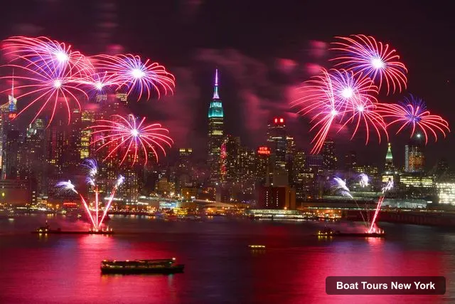 New York Boat Cruises – Circle Line: NYC New Year's Eve Fireworks Party Cruise (21+)