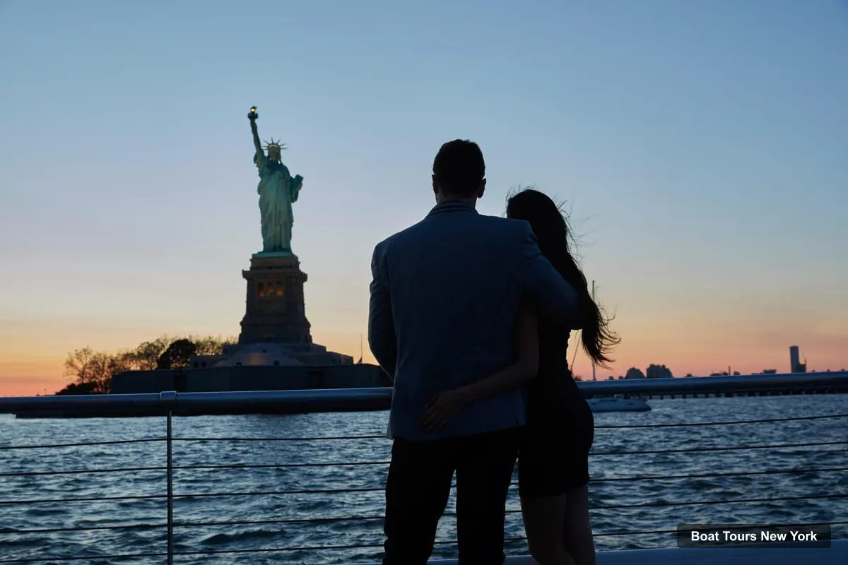 New York Harbor Cruise – NYC: City Cruises Luxury Brunch, Lunch or Dinner Cruise (photo 5)