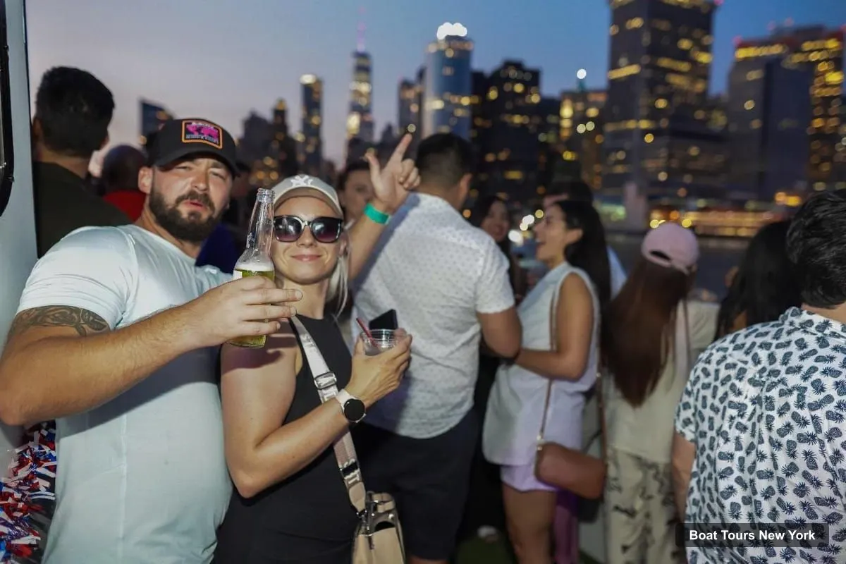 New York Harbor Cruise – NYC: Halloween Party Cruise w/ Live DJ, Drinks, City Views (photo 2)