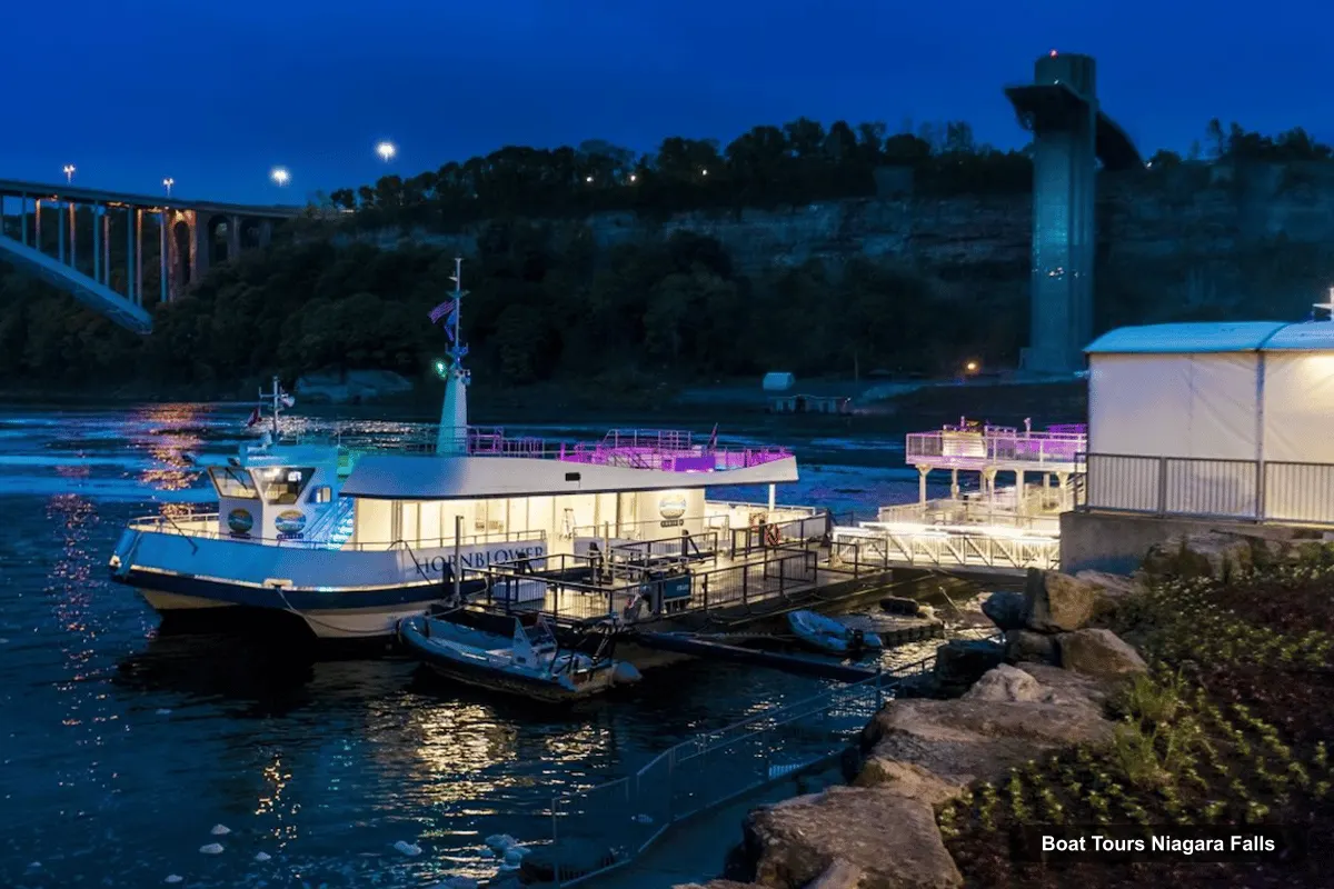Niagara Falls Boat Cruises – Evening Fireworks Cruise (photo 3)