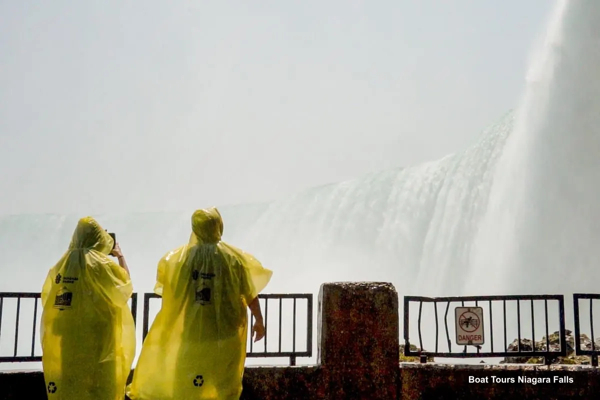 Niagara Falls Boat Cruises – Day & Night Tour with Boat Ride and Dinner (photo 4)
