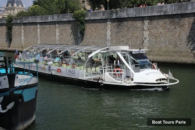 Batobus - Station Notre-Dame – Batobus - Station Notre-Dame, Paris – Paris Boat Cruises