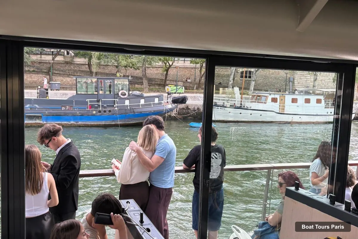 Boat Tours in Paris – Illuminations Seine Cruise starting from Eiffel Tower (photo 3)
