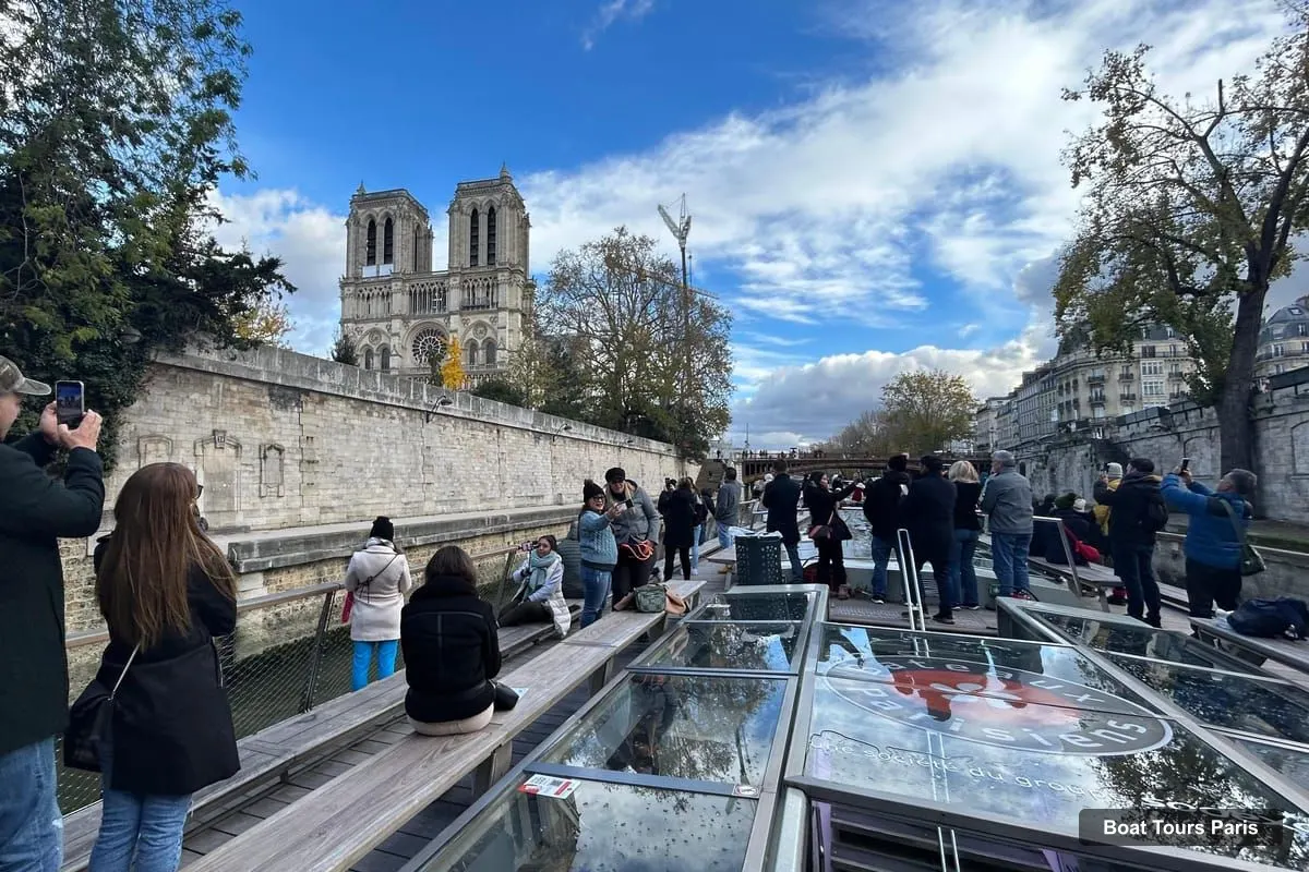 Boat Tours in Paris – Illuminations Seine Cruise starting from Eiffel Tower