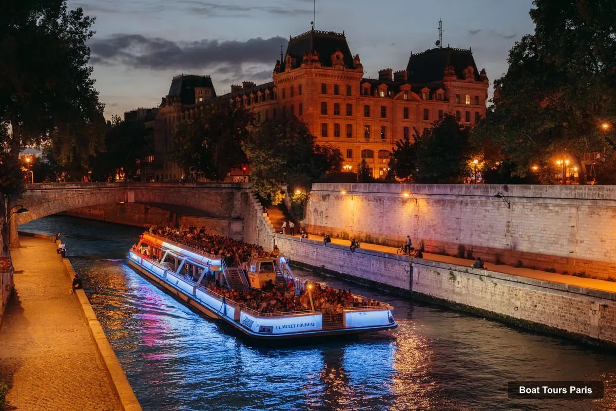 Boat Tours Paris – Bateaux Mouches® Sightseeing Cruise on the Seine (photo 4)