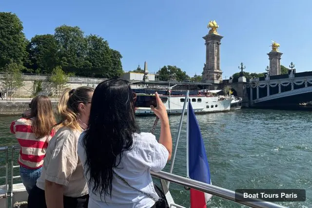 Paris Boat Cruises – Hop-On Hop-Off Seine Cruise Pass with 9 Stops