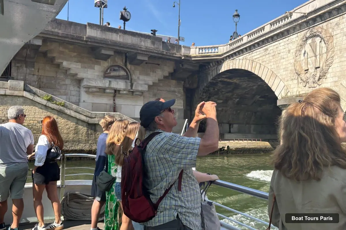 Paris Boat Cruises – Hop-On Hop-Off Seine Cruise Pass with 9 Stops (photo 3)