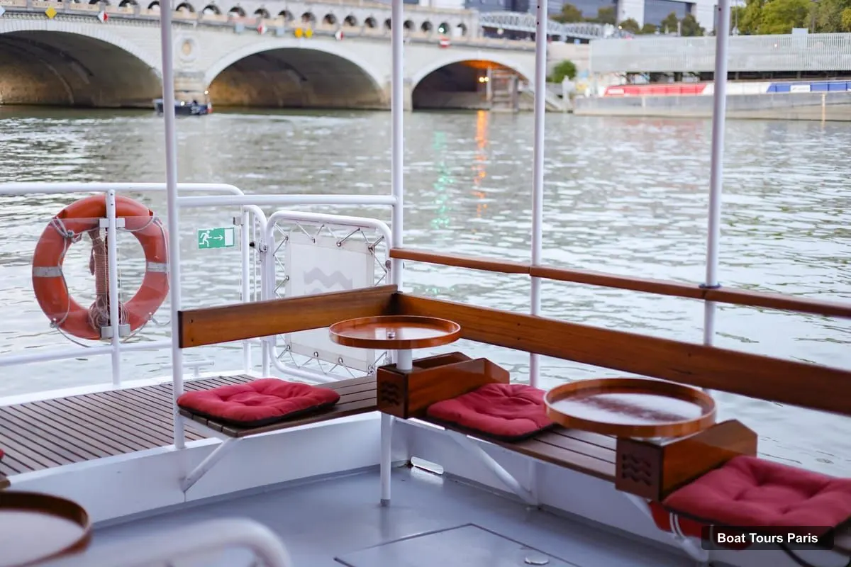 Paris Boat Cruises – Private cruise tour in Paris in the historic center - 50 minutes (photo 2)