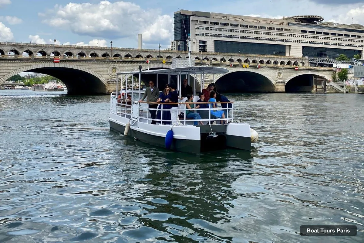 Paris Boat Cruises – Private cruise tour in Paris in the historic center - 50 minutes (photo 4)