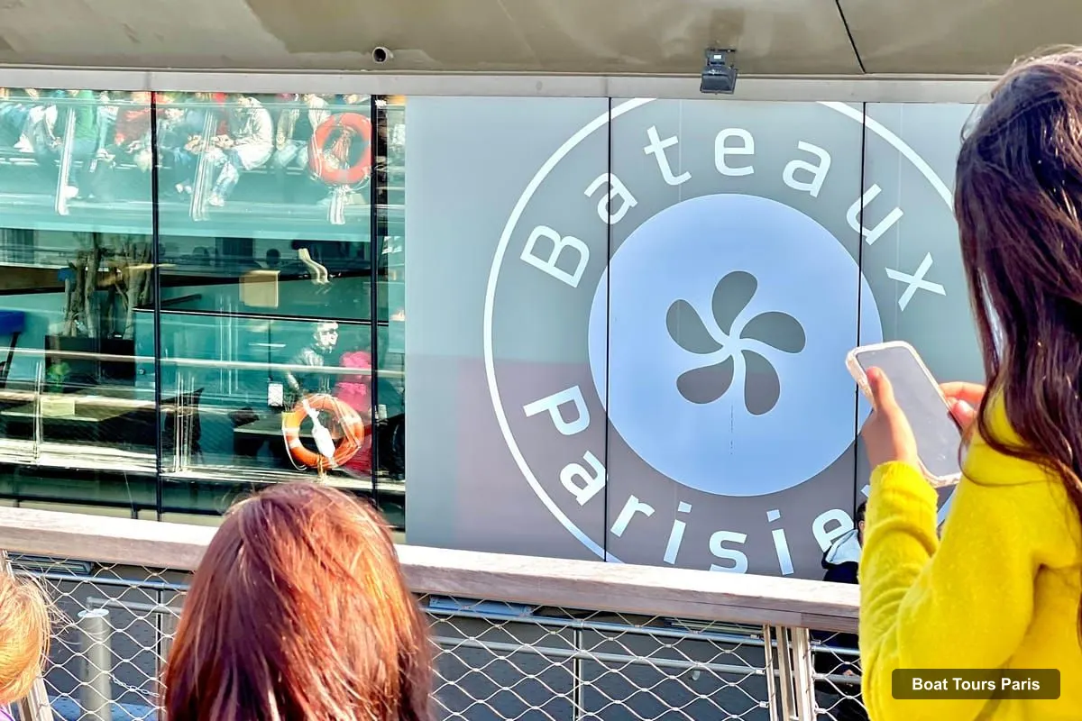 Paris Boat Cruises – Seine Cruise from the Eiffel Tower & Crepe Tasting (photo 4)