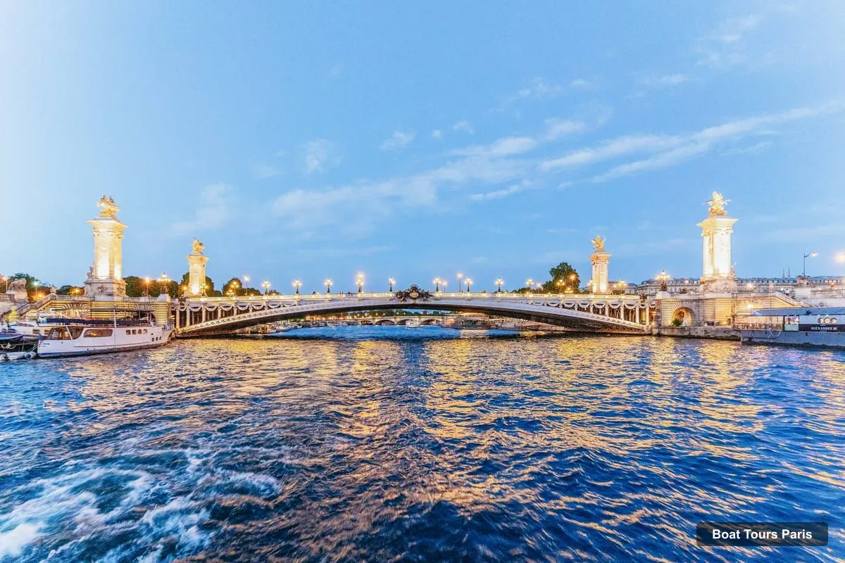 Paris Boat Trips – 3-Course-Dinner Cruise on the Seine with live music (photo 5)