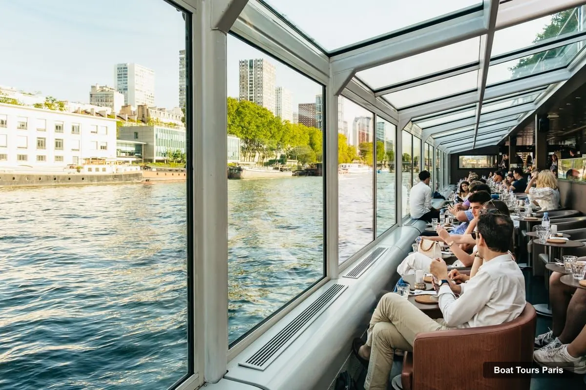 Paris Boat Trips – Paris en Scène - Seine River Panoramic Views Dinner Cruise (photo 2)