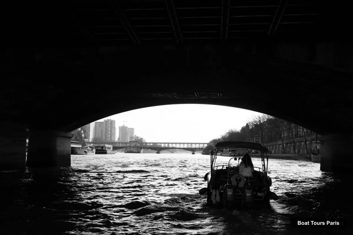 Paris Boat Trips – Top Private Cruises in Paris with Champagne + more surprises (photo 5)