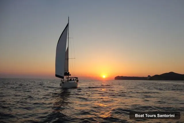 Boat Tours Santorini – Santorini Caldera: Sunset Sailing Cruise with Meal