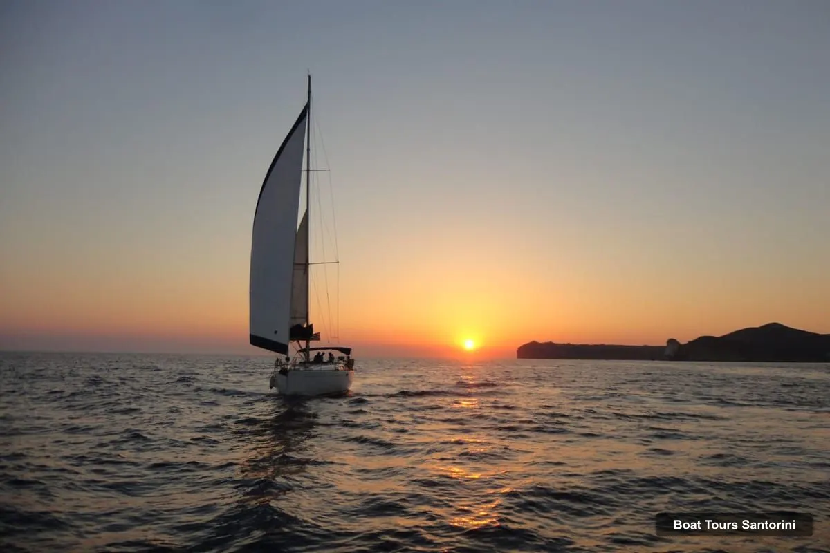 Boat Tours Santorini – Santorini Caldera: Sunset Sailing Cruise with Meal