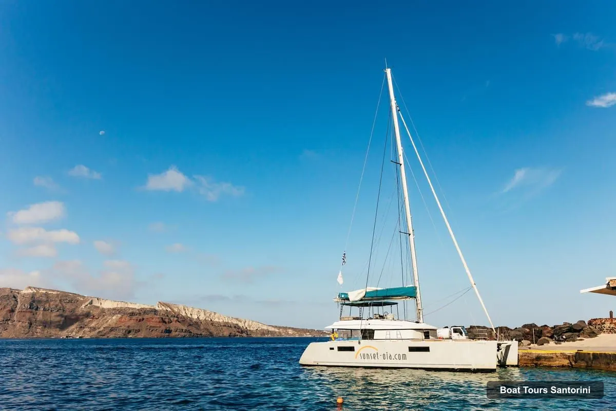 Boat Tours in Santorini – Luxury Catamaran Day Trip with Meal and Open Bar (photo 2)