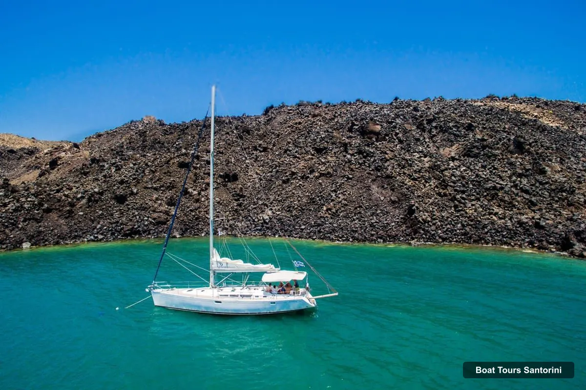 Boat Tours Santorini – Santorini Caldera: Sunset Sailing Cruise with Meal (photo 3)
