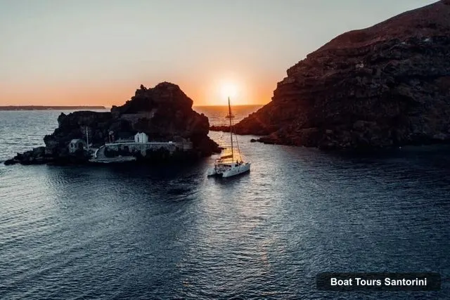 Santorini Boat Trips – Private Catamaran Cruise with BBQ Meal and Drinks