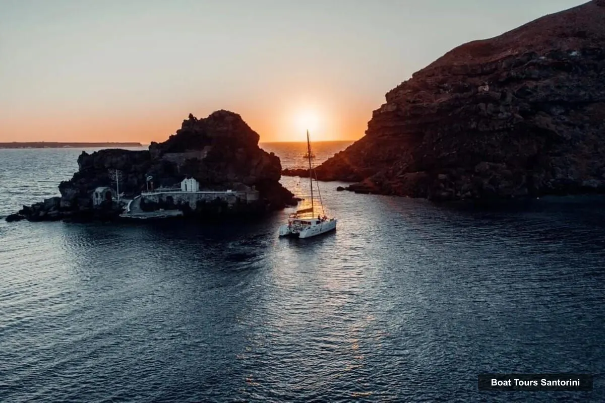 Santorini Boat Trips – Private Catamaran Cruise with BBQ Meal and Drinks