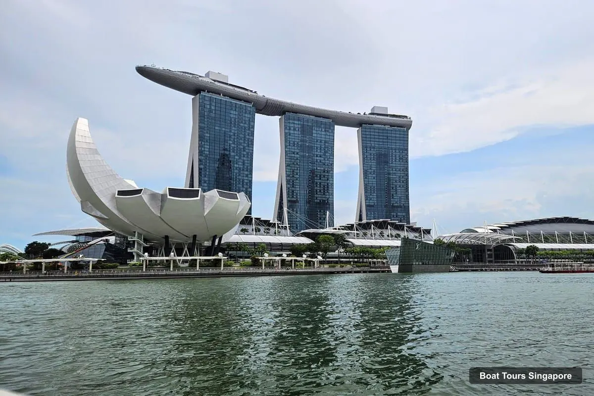 Boat Tours in Singapore – Guided City Tour by Amphibious Duck Boat (photo 2)
