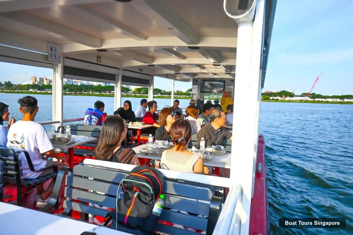 Boat Tours Singapore – Singapore by Night River Boat Tour with Dinner (photo 4)