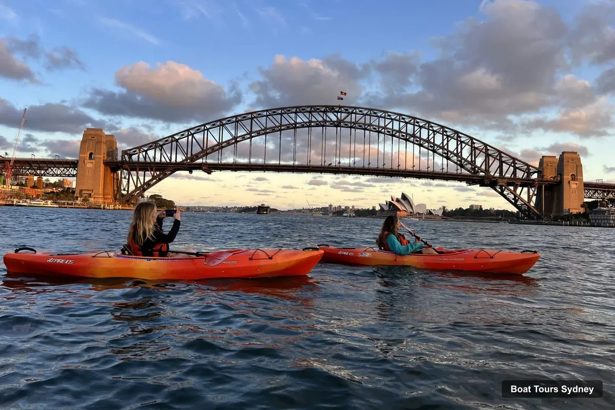 Sydney Harbor Cruise – Sydney's FIRST LED Sunset Kayak Tour on Sydney Harbour (photo 4)
