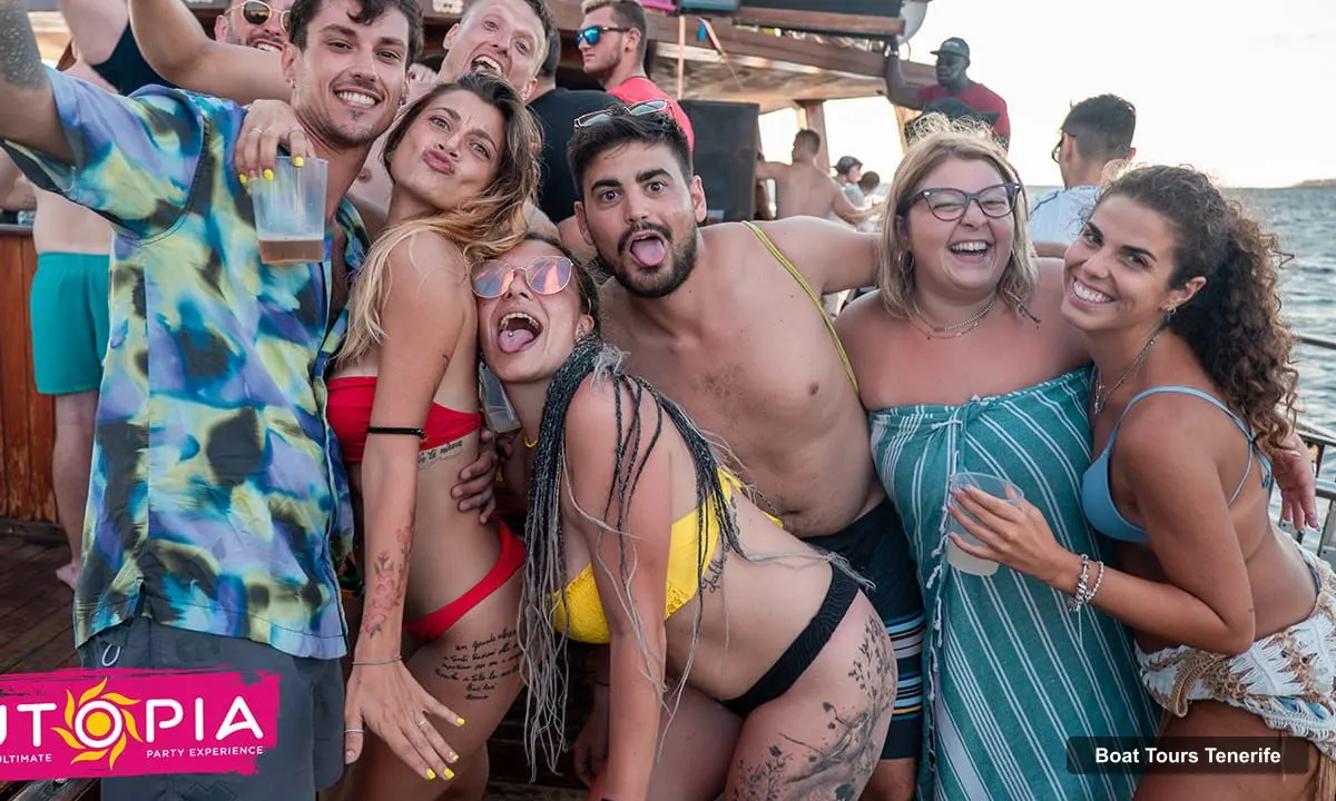 Boat Tours Tenerife – Boat Party with Open Bar and DJs (photo 2)