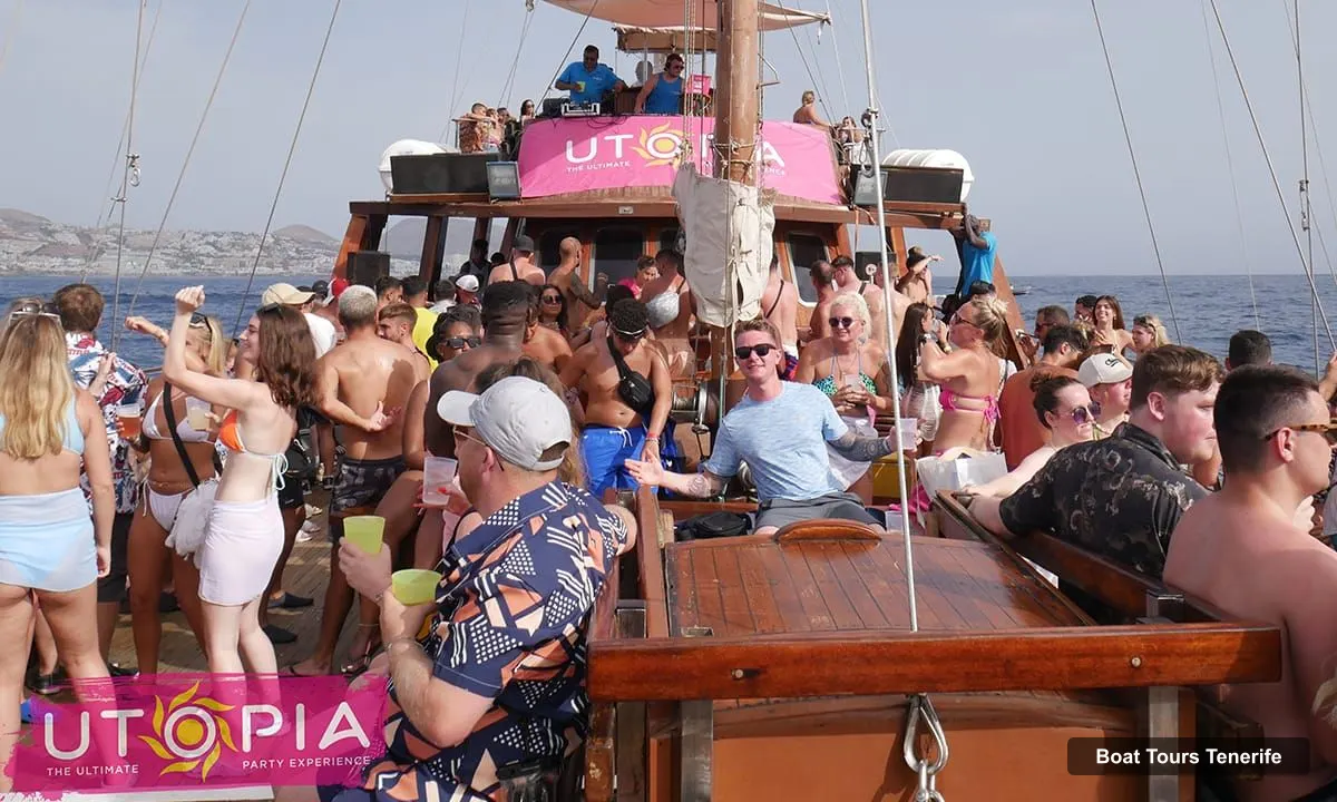 Boat Tours Tenerife – Boat Party with Open Bar and DJs (photo 3)