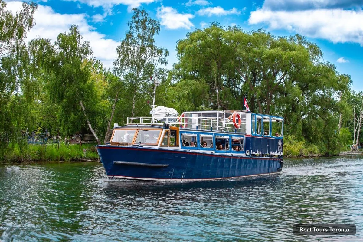 Boat Tours in Toronto – Harbor and Islands Sightseeing Cruise (photo 3)
