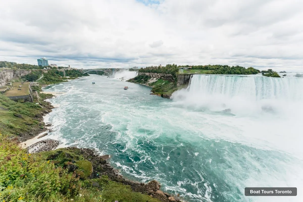 Boat Tours in Toronto – Niagara Day Tour w/ Niagara on the Lake & Boat Ride (photo 3)