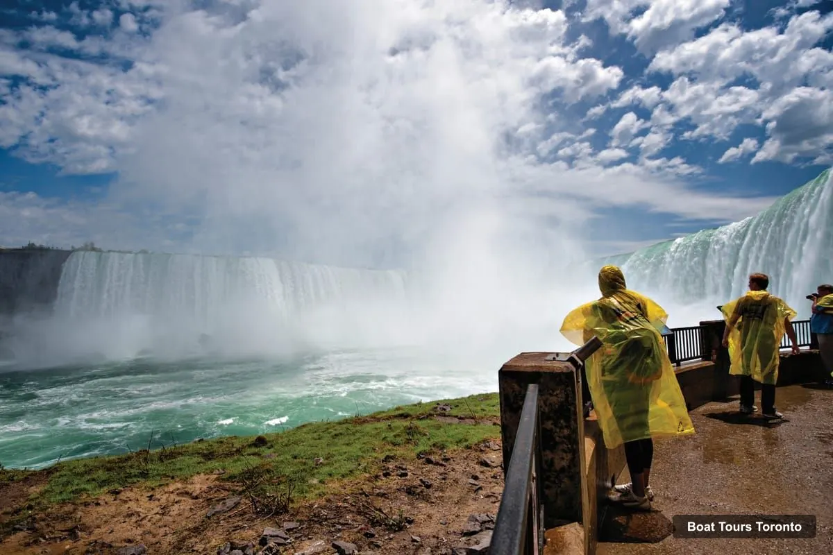 Boat Tours Toronto – Niagara Falls Tour & Niagara on the Lake + Boat + More (photo 2)