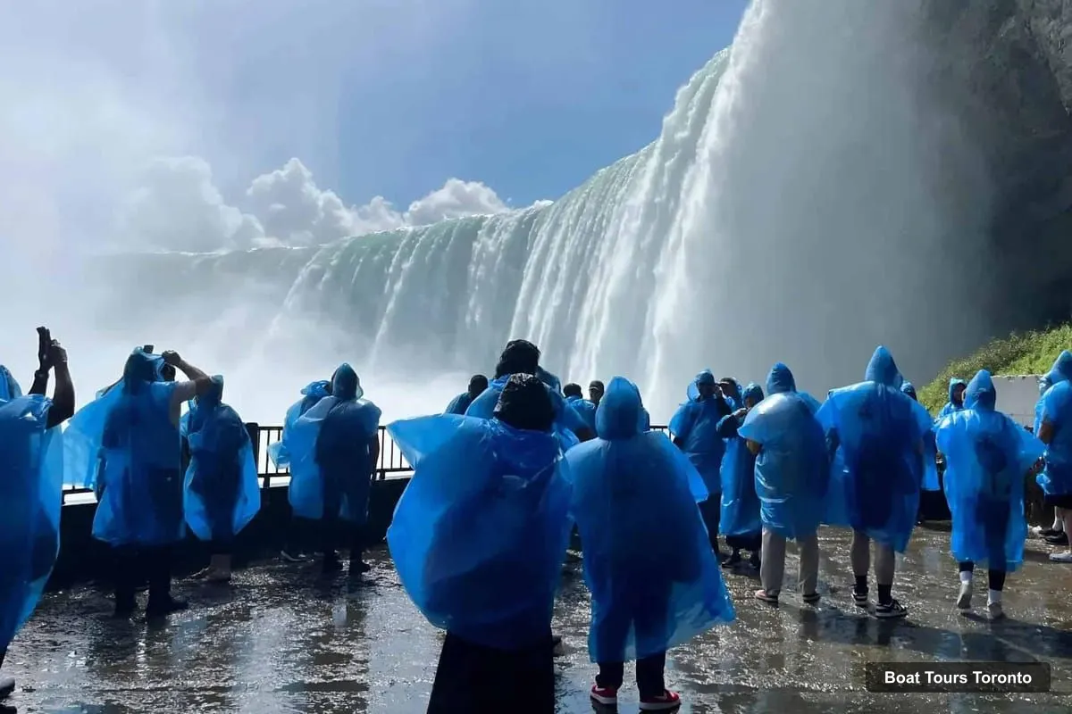 Boat Tours Toronto – Niagara Falls Day Tour + Boat & Behind Falls Entry (photo 4)