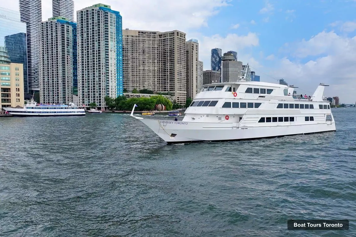 Toronto Boat Trips – Premium Harbor Cruise with Lunch, Brunch, or Dinner (photo 3)
