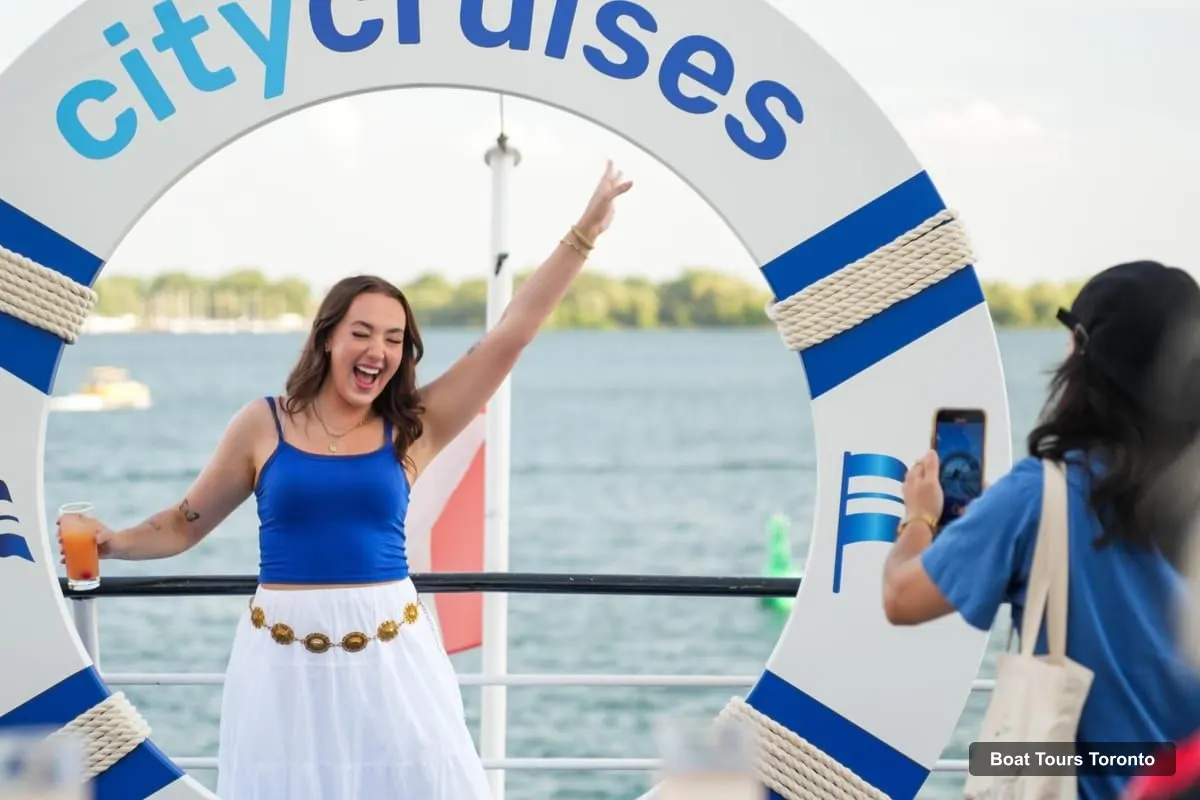 Toronto Boat Trips – Premium Harbor Cruise with Lunch, Brunch, or Dinner (photo 4)