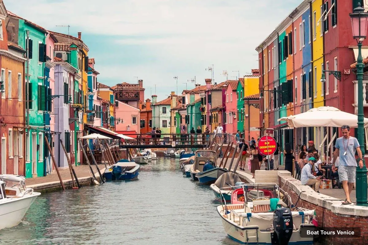 Boat Tours in Venice – Murano & Burano: Boat Tour with Guide & Glass Factory Visit (photo 2)