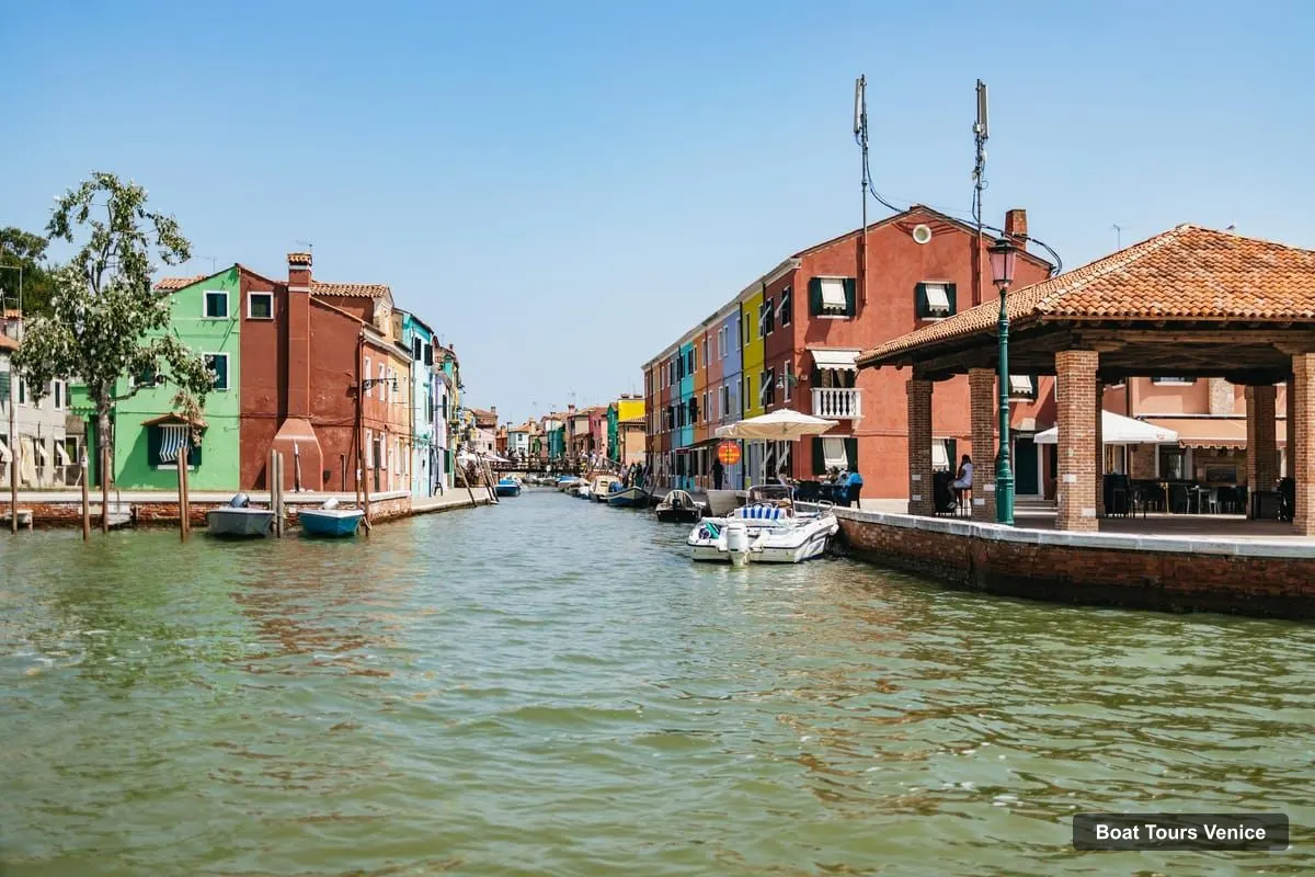 Boat Tours in Venice – Murano & Burano Guided Tour by Private Boat with Glassmaking (photo 5)