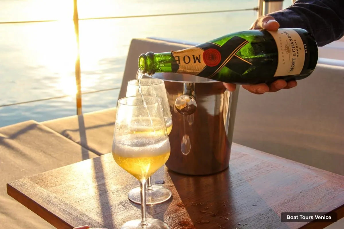 Boat Tours Venice – Catamaran Sunset Jazz Cruise with Aperitivo (photo 4)