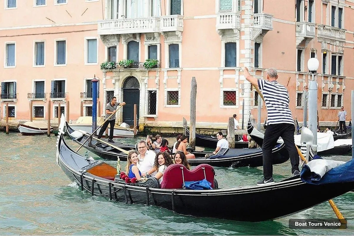 Boat Tours Venice – Grand Canal Gondola Ride with Storytelling & Gondola Gallery (photo 2)