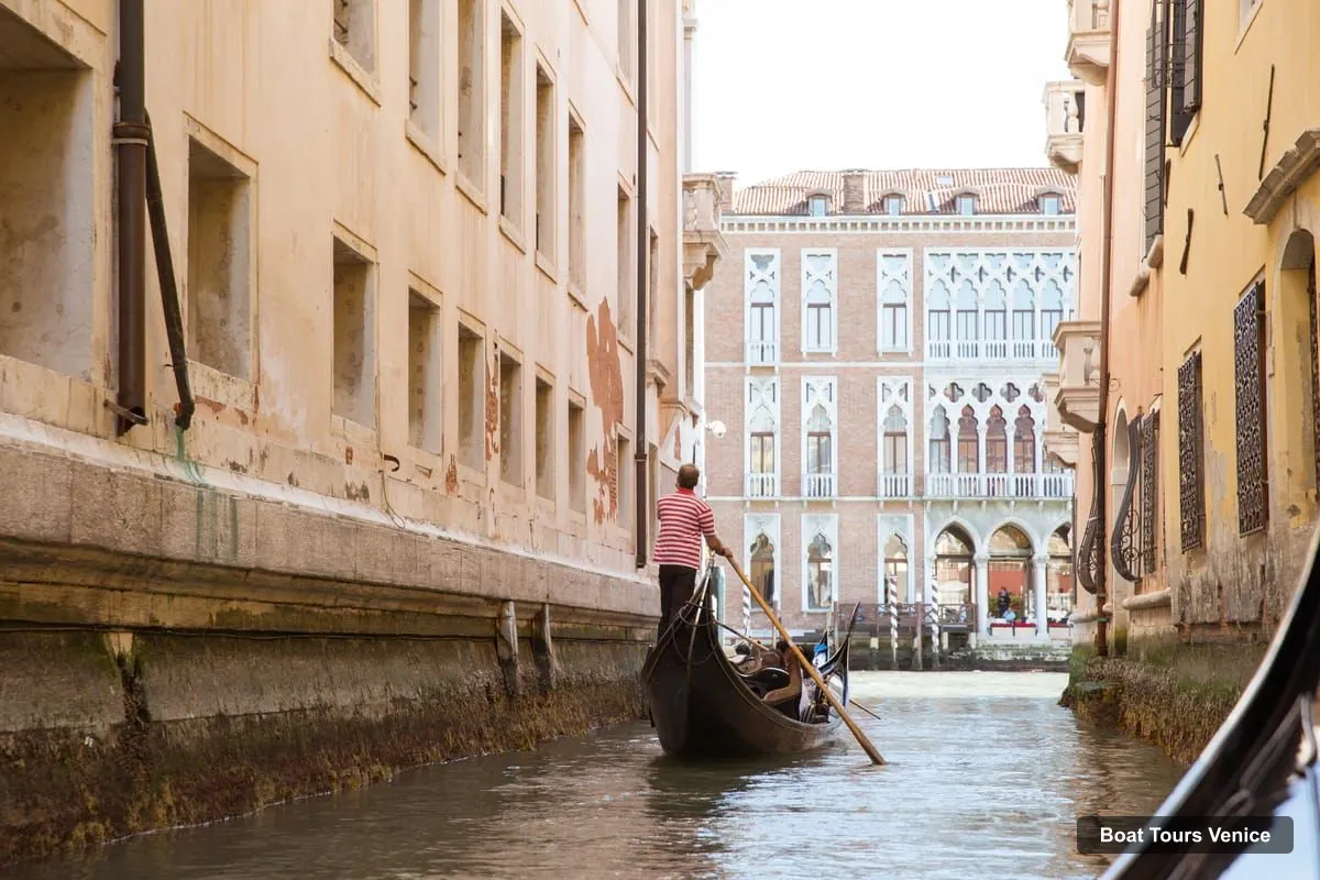 Boat Tours Venice – Grand Canal Gondola Ride with Storytelling & Gondola Gallery (photo 3)