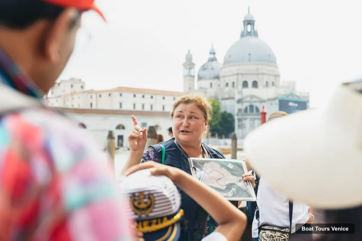 Boat Tours Venice – Grand Canal Gondola Ride with App Commentary (photo 3)