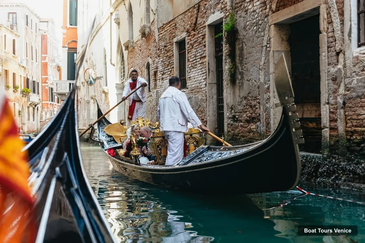 Boat Tours Venice – Grand Canal Gondola Ride with App Commentary (photo 5)