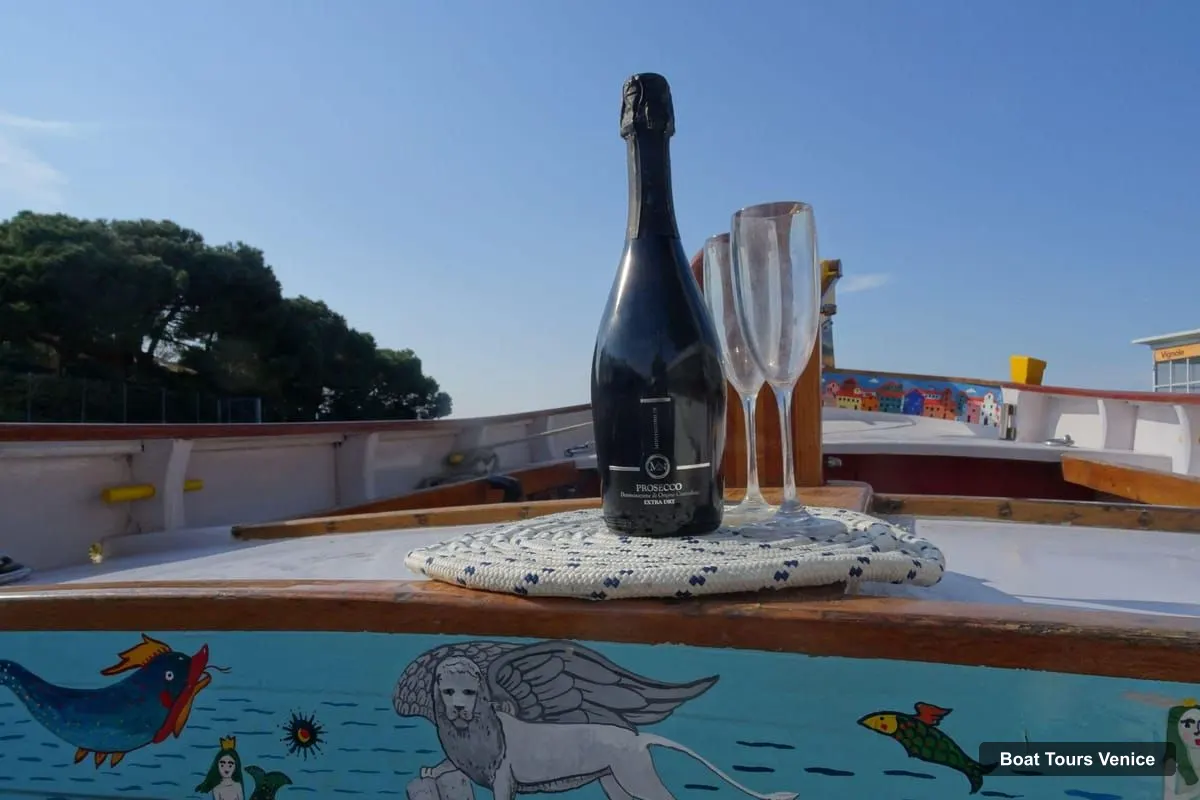 Boat Tours Venice – Prosecco Sunset Cruise on a Traditional Boat (photo 4)