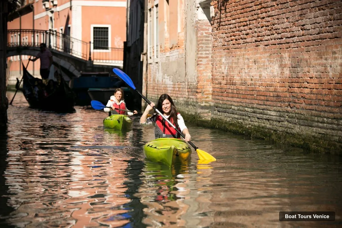 Venice Boat Trips – Guided Canal Kayak Tour at Day, Night, or Sunset (photo 2)