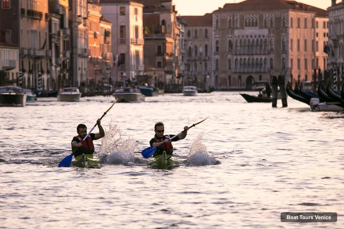 Venice Boat Trips – Guided Canal Kayak Tour at Day, Night, or Sunset (photo 4)