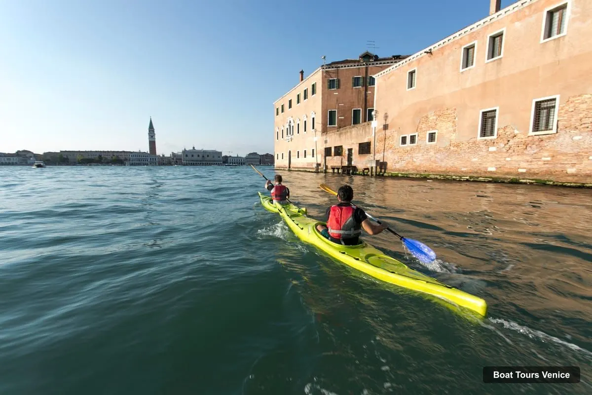 Venice Boat Trips – Guided Canal Kayak Tour at Day, Night, or Sunset (photo 5)