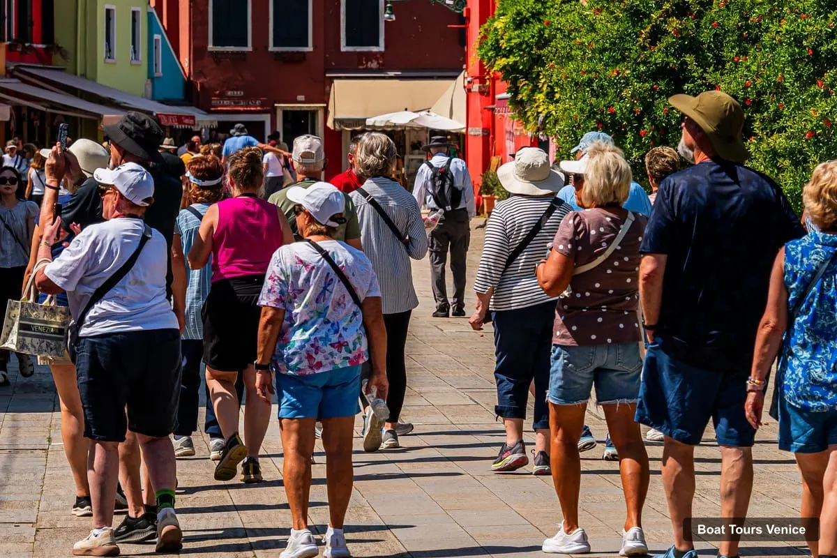 Boat Tours in Venice – Murano & Burano: Boat Tour with Guide & Glass Factory Visit