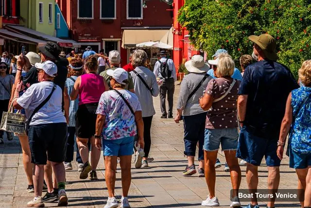 Boat Tours in Venice – Murano & Burano: Boat Tour with Guide & Glass Factory Visit
