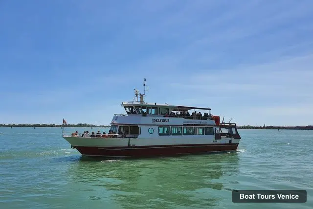 Venice Boat Trips – Murano & Burano Panoramic Boat Tour w/ Glassblowing