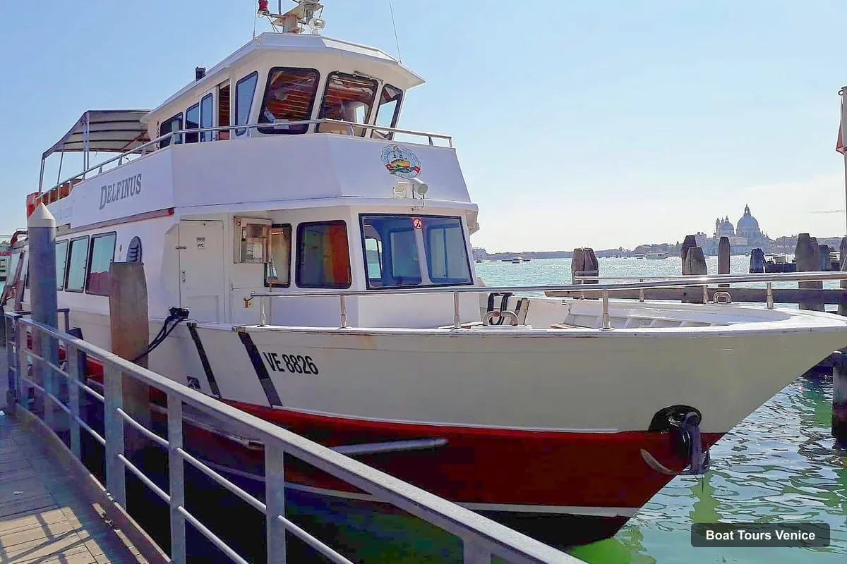 Venice Boat Trips – Murano & Burano Panoramic Boat Tour w/ Glassblowing (photo 2)