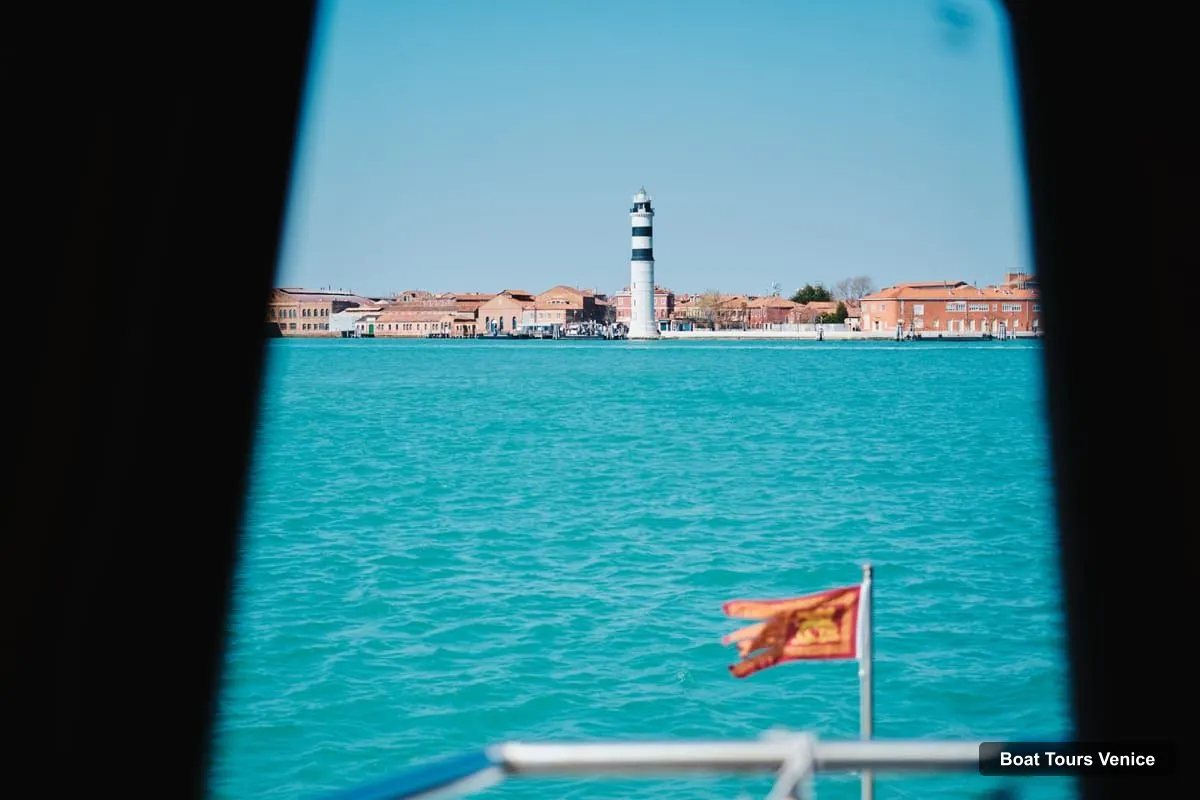 Venice Boat Trips – Murano & Burano Panoramic Boat Tour w/ Glassblowing (photo 5)
